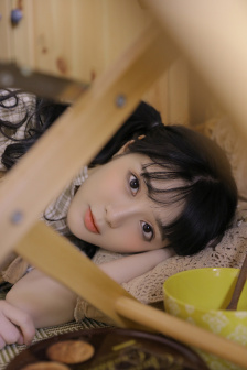 《年轻女教师》hd在线